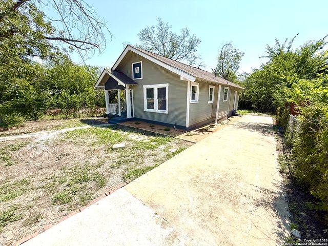 1834 Center St, San Antonio, TX 78202