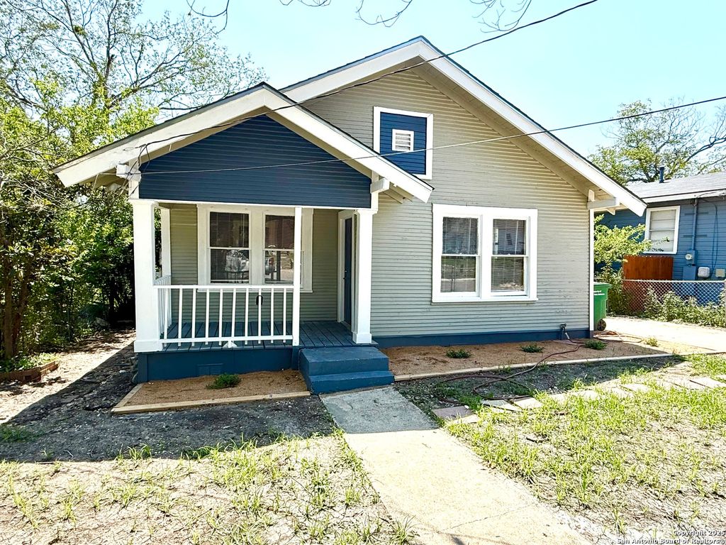 1834 Center St, San Antonio, TX 78202