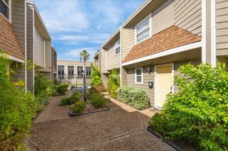 424 15th Street 106, Galveston, TX 77550
