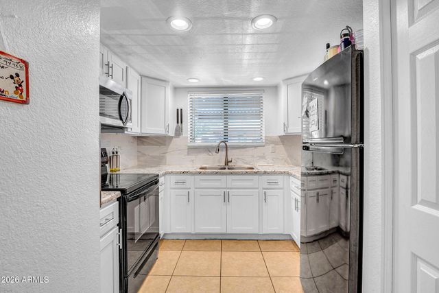 3027 E GRANDVIEW Road 1, Phoenix, AZ 85032