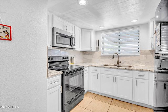 3027 E GRANDVIEW Road 1, Phoenix, AZ 85032