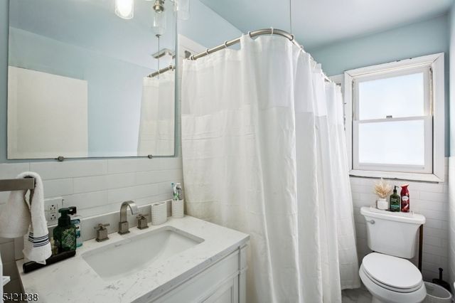 74 Maple Ln, Hardwick Twp., NJ 07825