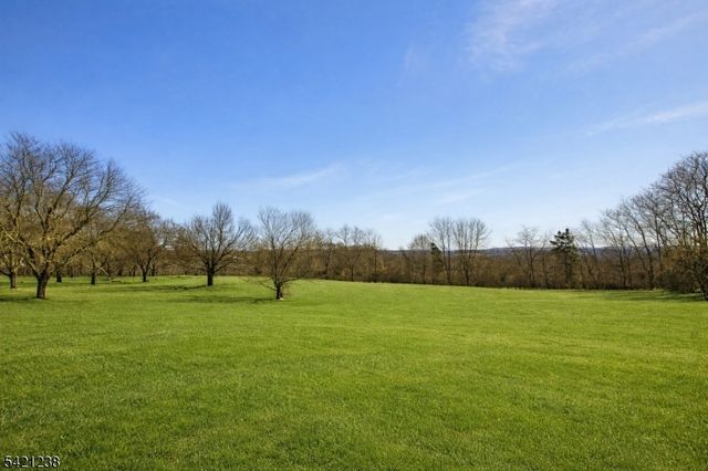 74 Maple Ln, Hardwick Twp., NJ 07825