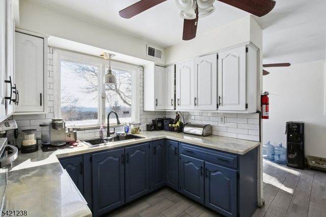 74 Maple Ln, Hardwick Twp., NJ 07825