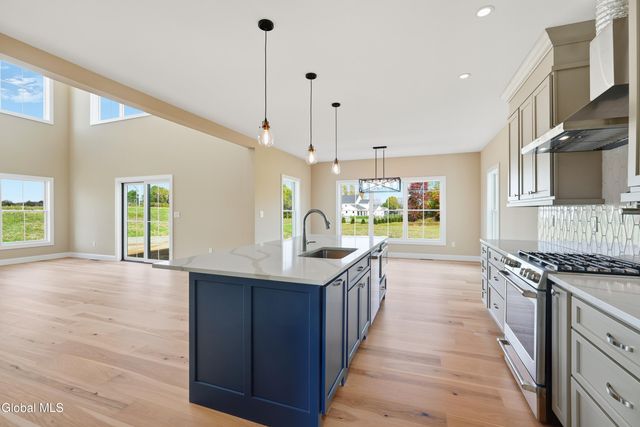 2 Welding Way, Colonie, NY 12047