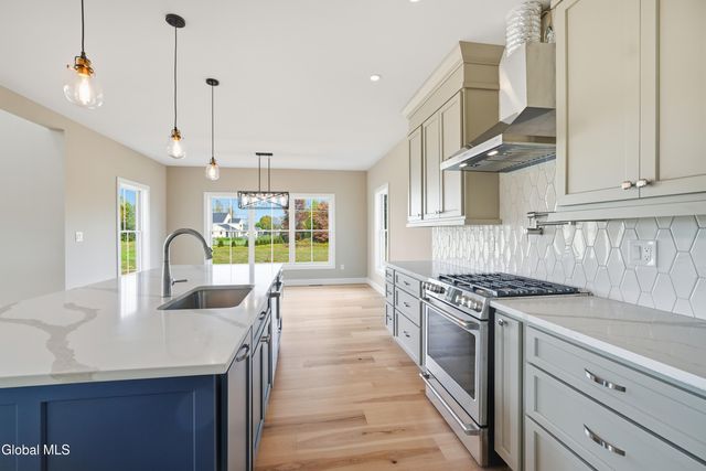 2 Welding Way, Colonie, NY 12047