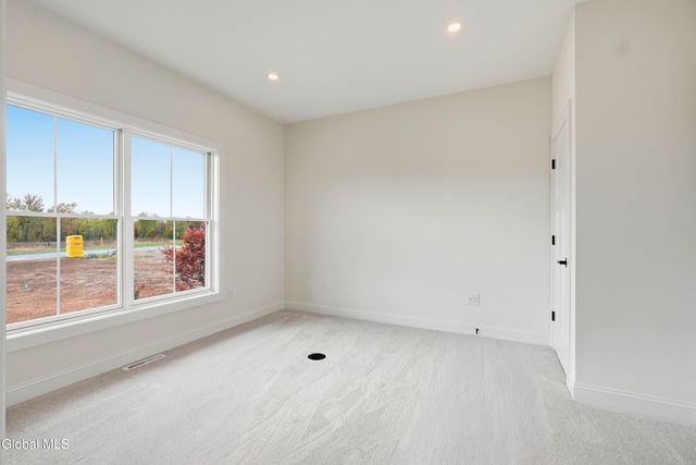 2 Welding Way, Colonie, NY 12047