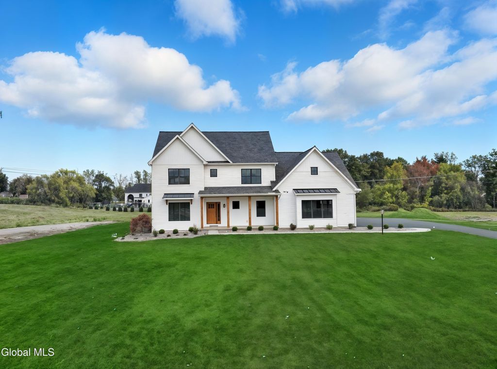 2 Welding Way, Colonie, NY 12047