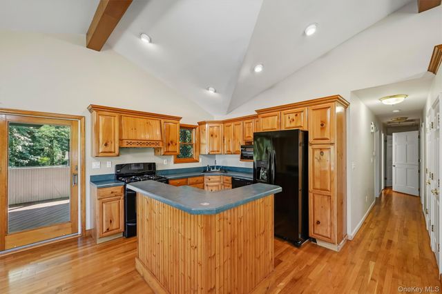 143 Pineview Avenue, Bardonia, NY 10954