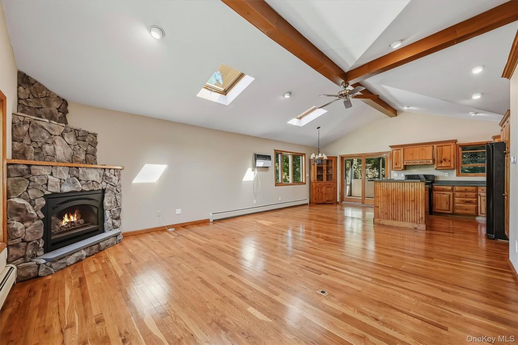 143 Pineview Avenue, Bardonia, NY 10954 — photo 4