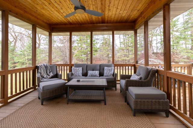 10495 Niblick Lane, Eden Prairie, MN 55347