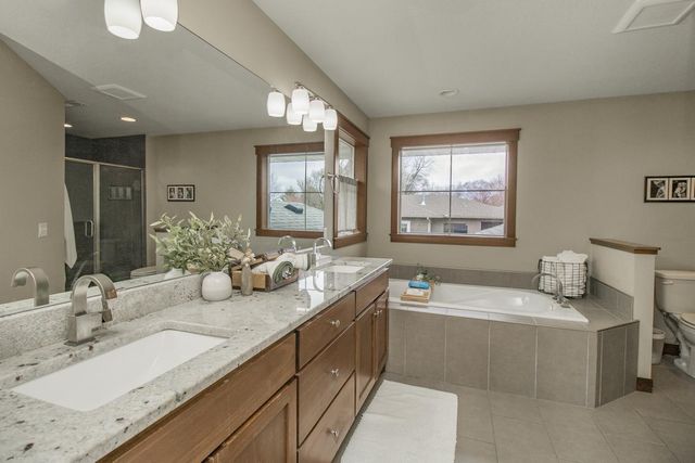 10495 Niblick Lane, Eden Prairie, MN 55347
