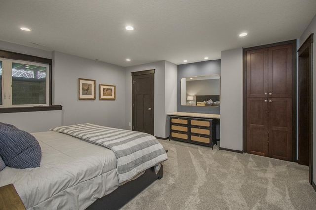 10495 Niblick Lane, Eden Prairie, MN 55347