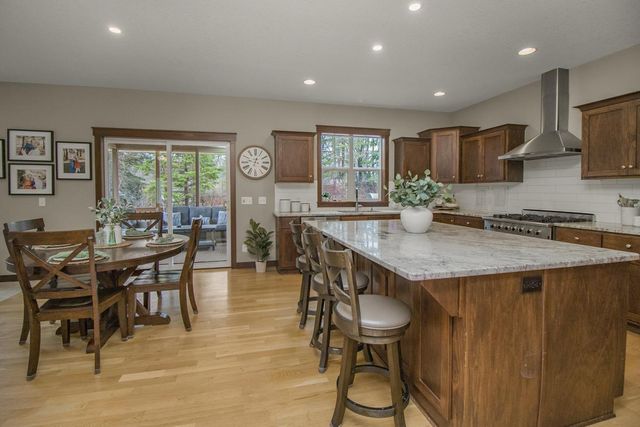 10495 Niblick Lane, Eden Prairie, MN 55347