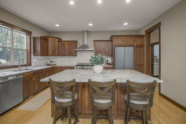 10495 Niblick Lane, Eden Prairie, MN 55347