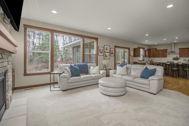 10495 Niblick Lane, Eden Prairie, MN 55347