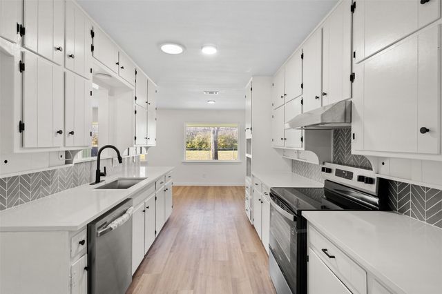 1905 Cimarron Trail, Hurst, TX 76054