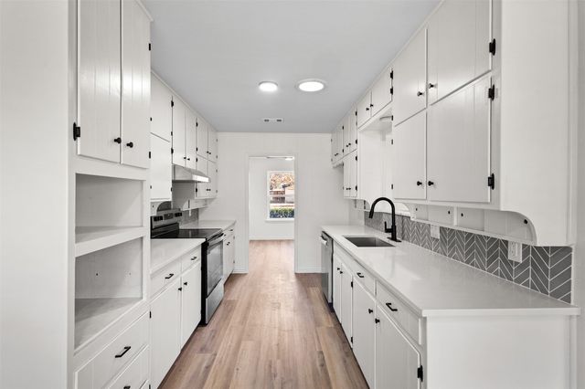 1905 Cimarron Trail, Hurst, TX 76054