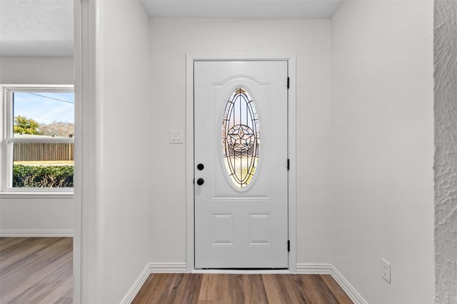 1905 Cimarron Trail, Hurst, TX 76054