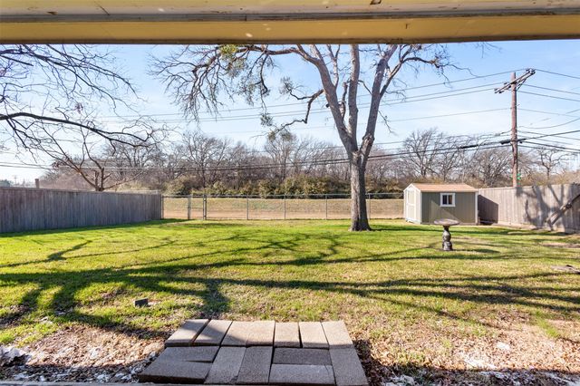 1905 Cimarron Trail, Hurst, TX 76054