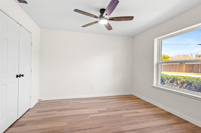 1905 Cimarron Trail, Hurst, TX 76054