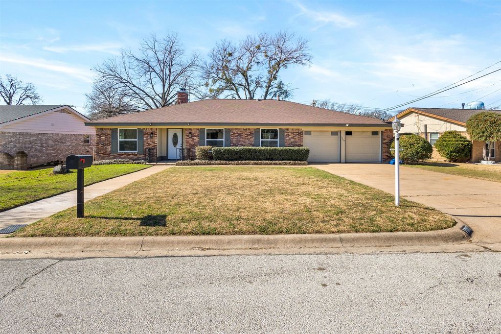 1905 Cimarron Trail, Hurst, TX 76054