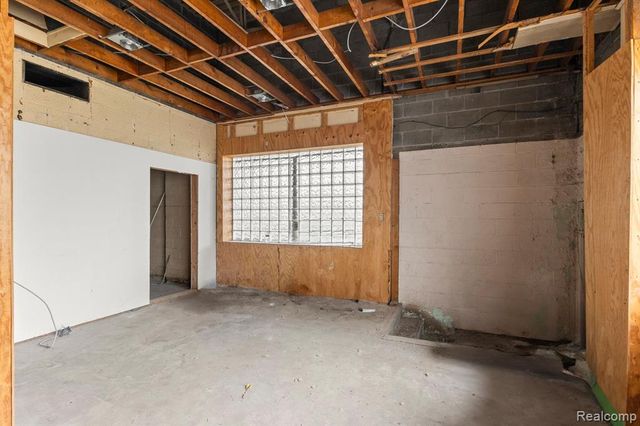 15331 Idaho Avenue, Detroit, MI 48238