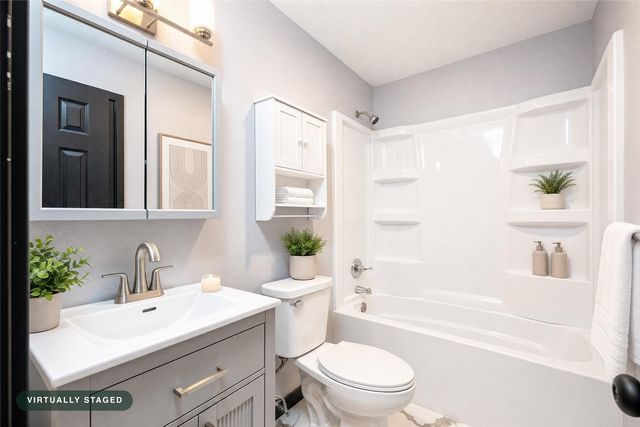 1625 South View Drive NW, Cedar Rapids, IA 52405