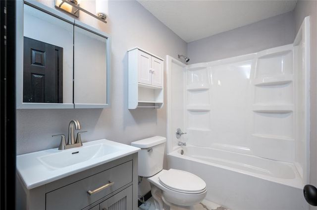 1625 South View Drive NW, Cedar Rapids, IA 52405