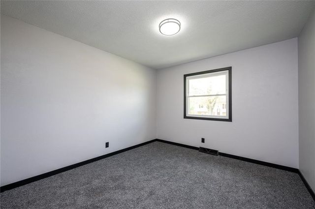 1625 South View Drive NW, Cedar Rapids, IA 52405