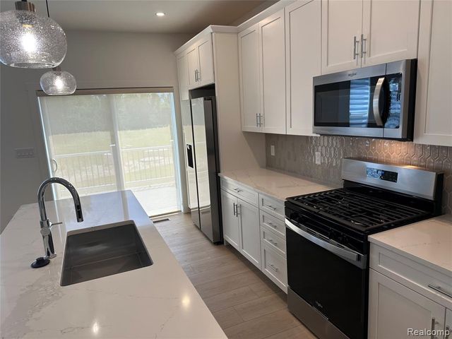 49495 Coldwater Ridge Drive, Northville, MI 48168
