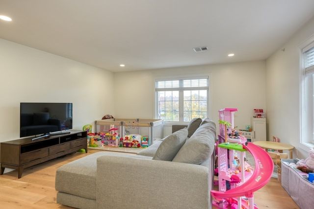 17 School C, Hudson, MA 01749