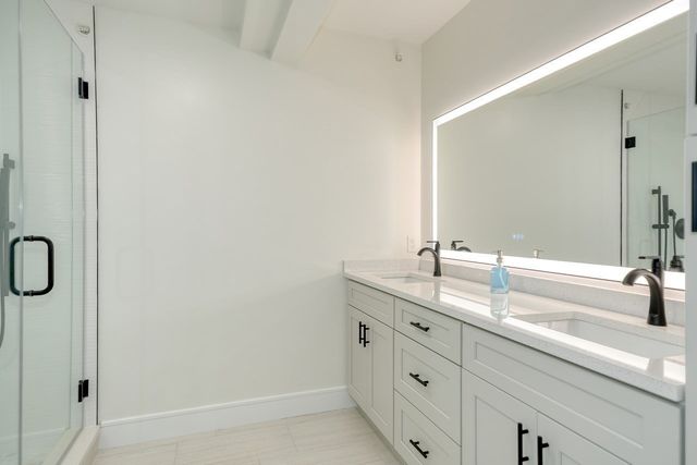 17 School C, Hudson, MA 01749