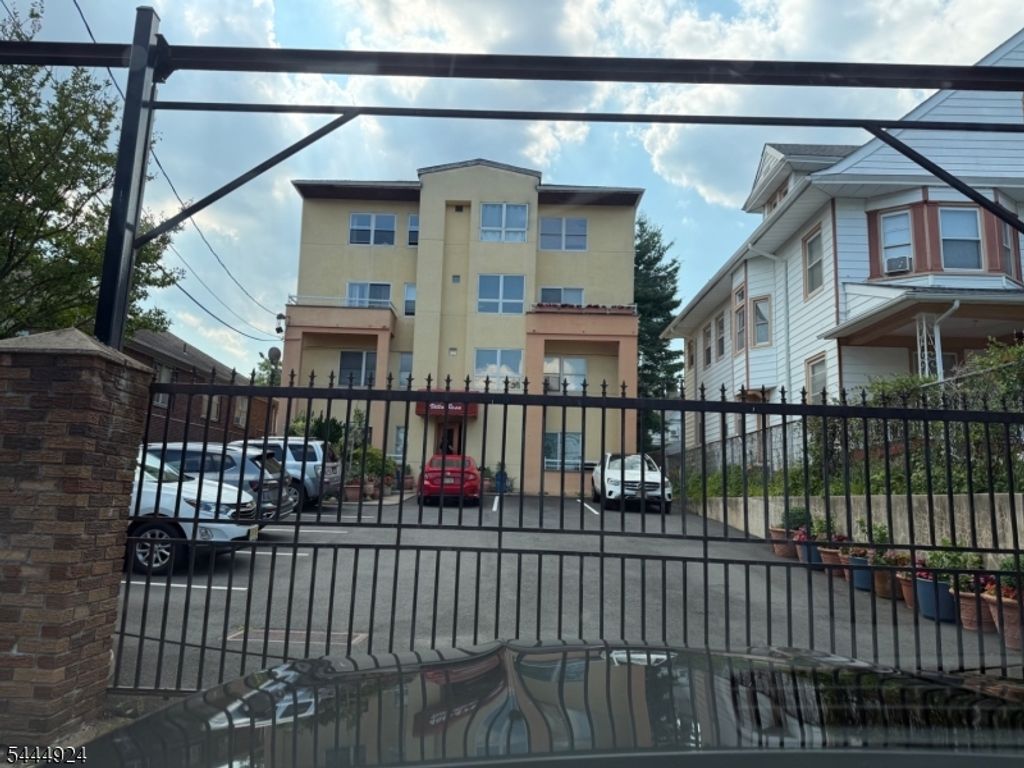 468 Mount Prospect Ave 4, Newark City, NJ 07104 — photo 2