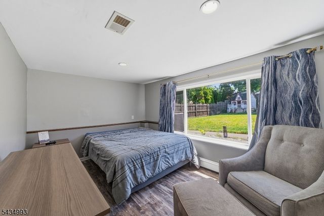 4 Dunlap Dr, Sayreville Boro, NJ 08859