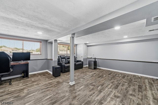 4 Dunlap Dr, Sayreville Boro, NJ 08859