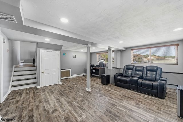 4 Dunlap Dr, Sayreville Boro, NJ 08859