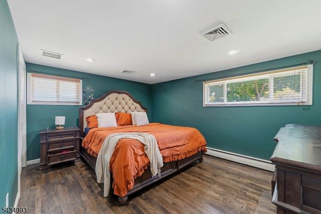 4 Dunlap Dr, Sayreville Boro, NJ 08859