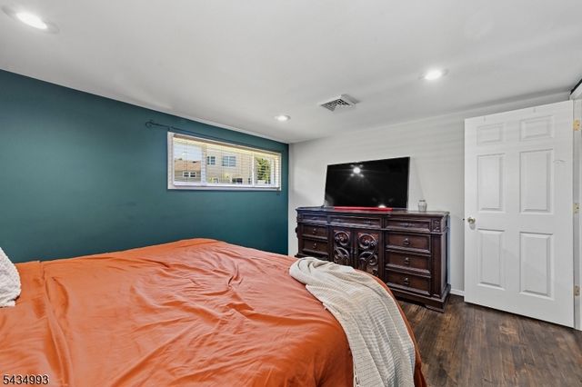 4 Dunlap Dr, Sayreville Boro, NJ 08859
