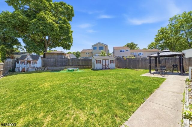 4 Dunlap Dr, Sayreville Boro, NJ 08859