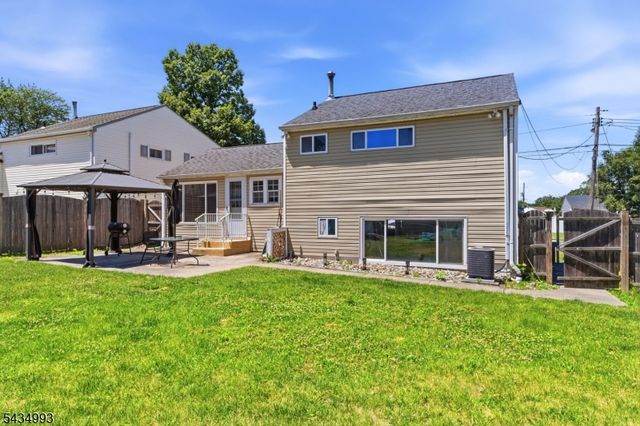 4 Dunlap Dr, Sayreville Boro, NJ 08859