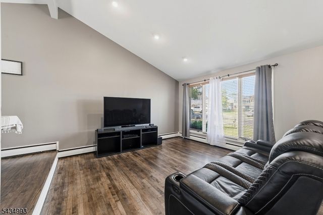 4 Dunlap Dr, Sayreville Boro, NJ 08859