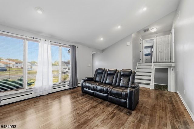 4 Dunlap Dr, Sayreville Boro, NJ 08859
