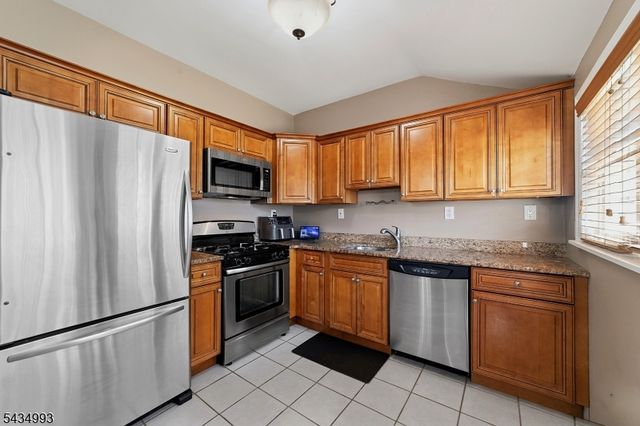 4 Dunlap Dr, Sayreville Boro, NJ 08859