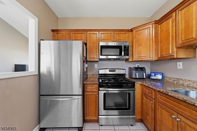 4 Dunlap Dr, Sayreville Boro, NJ 08859