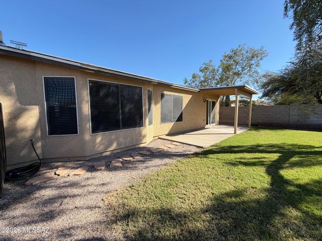 8747 N Golden Moon Way, Tucson, AZ 85743