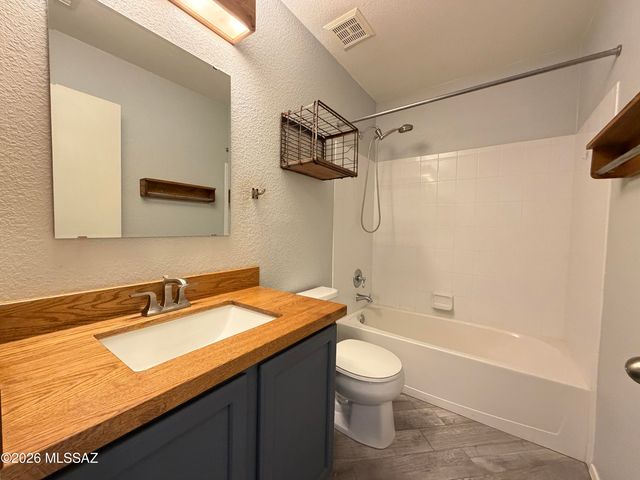 8747 N Golden Moon Way, Tucson, AZ 85743