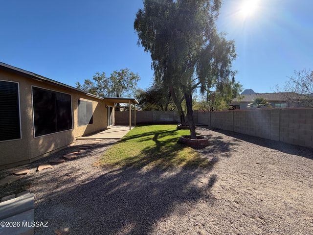 8747 N Golden Moon Way, Tucson, AZ 85743