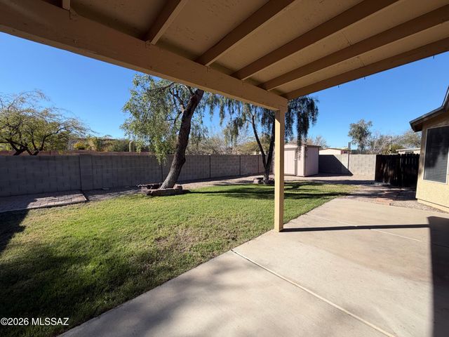 8747 N Golden Moon Way, Tucson, AZ 85743