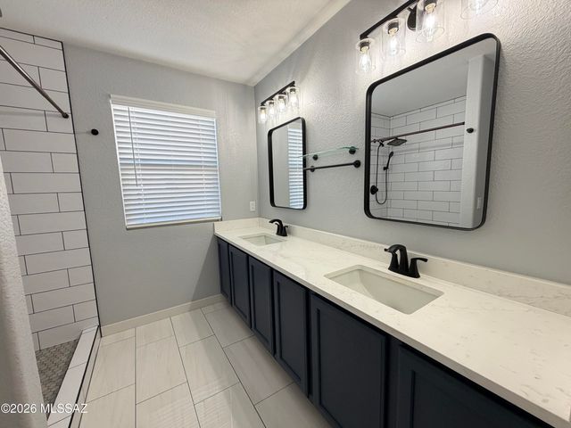 8747 N Golden Moon Way, Tucson, AZ 85743